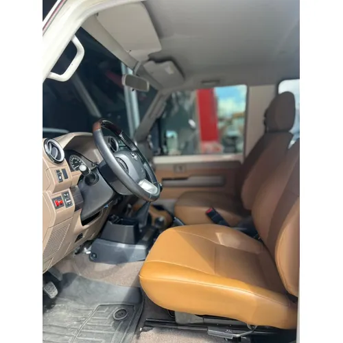 Toyota Land Cruiser 71 LX 2023 Blanco Caracas