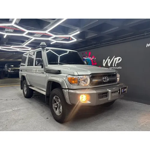 Toyota Land Cruiser Machito 2023 Plateado Caracas