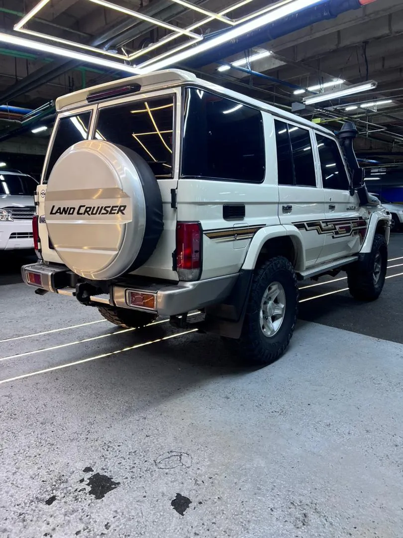 Toyota Land Cruiser LX 2018 Blanco Caracas
