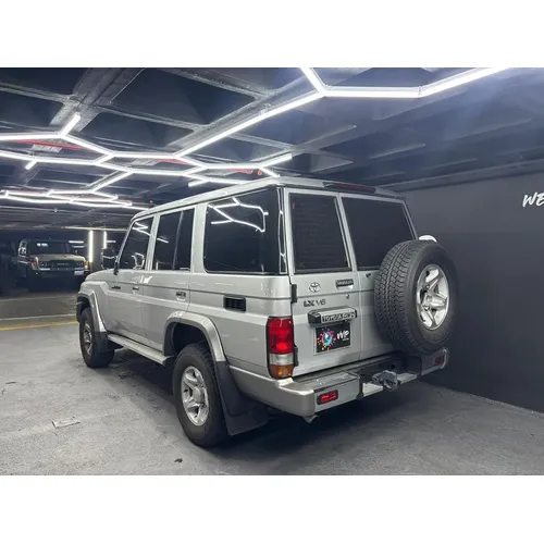 Toyota Land Cruiser Machito 2023 Plateado Caracas