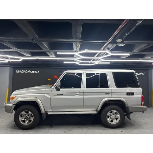 Toyota Land Cruiser Machito 2023 Plateado Caracas