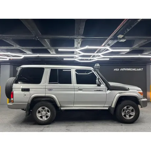 Toyota Land Cruiser Machito 2023 Plateado Caracas