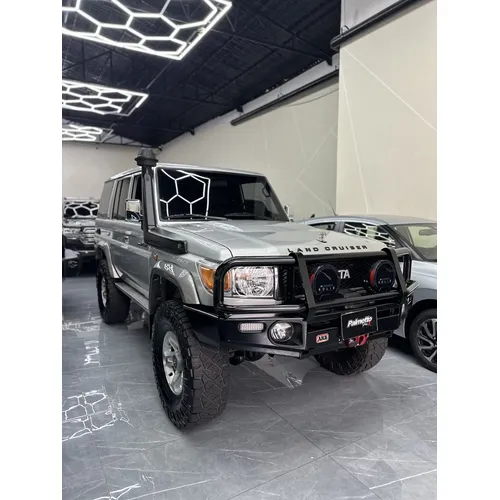 Toyota Land Cruiser Machito 2022 Plateado Caracas