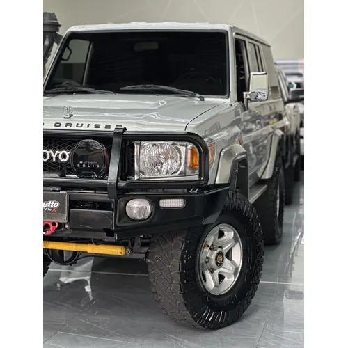 Toyota Land Cruiser Machito 2022 Plateado Caracas