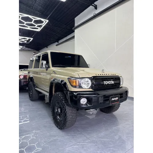 Toyota Land Cruiser 2023 Beige Caracas