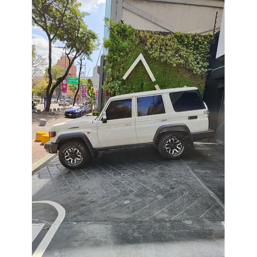 Toyota Land Cruiser 76 Machito LX 2024 Blanco Caracas