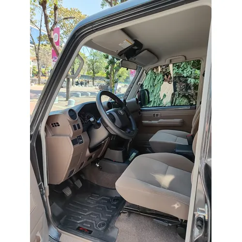 Toyota Land Cruiser 76 Machito LX 2024 Gris Caracas