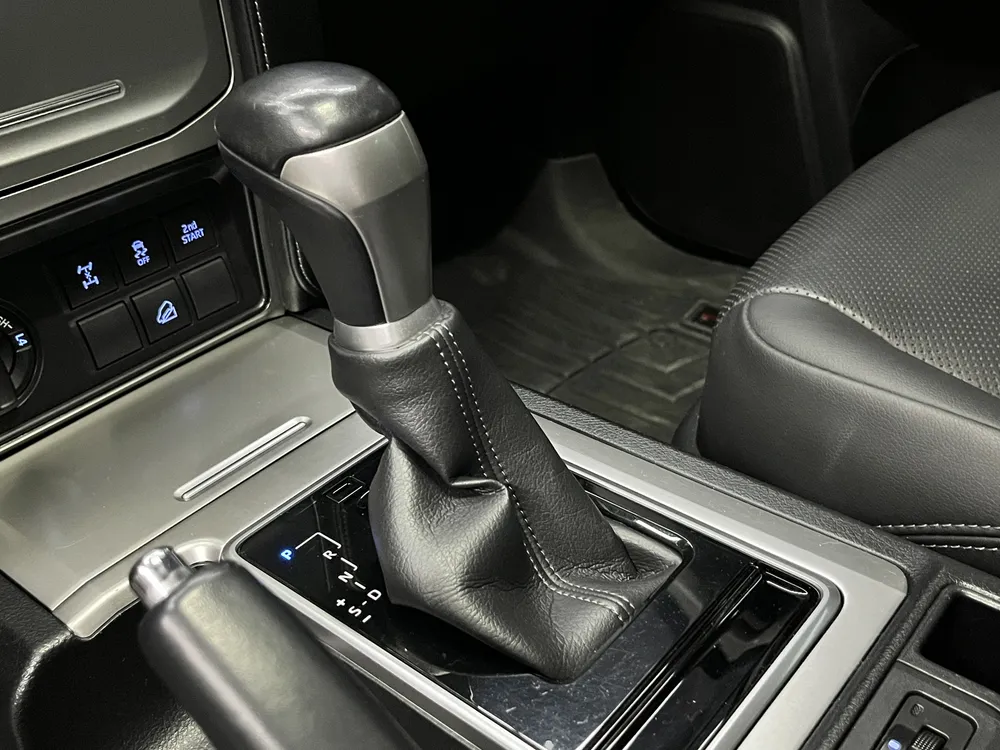 Toyota Land Cruiser Prado VX 2022 Plateado Caracas