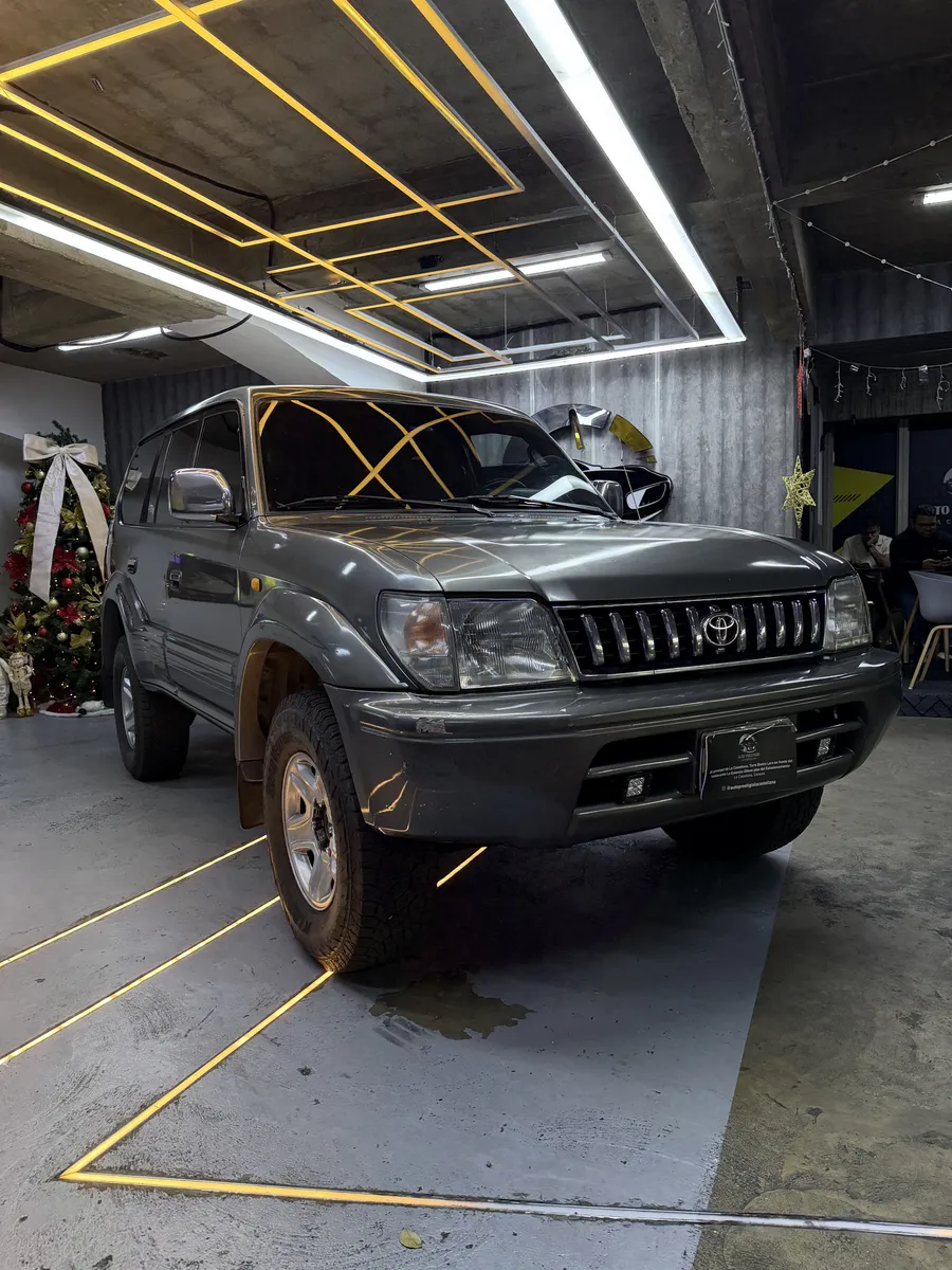 Toyota Land Cruiser Prado TRD PRO 2000 Gris Caracas