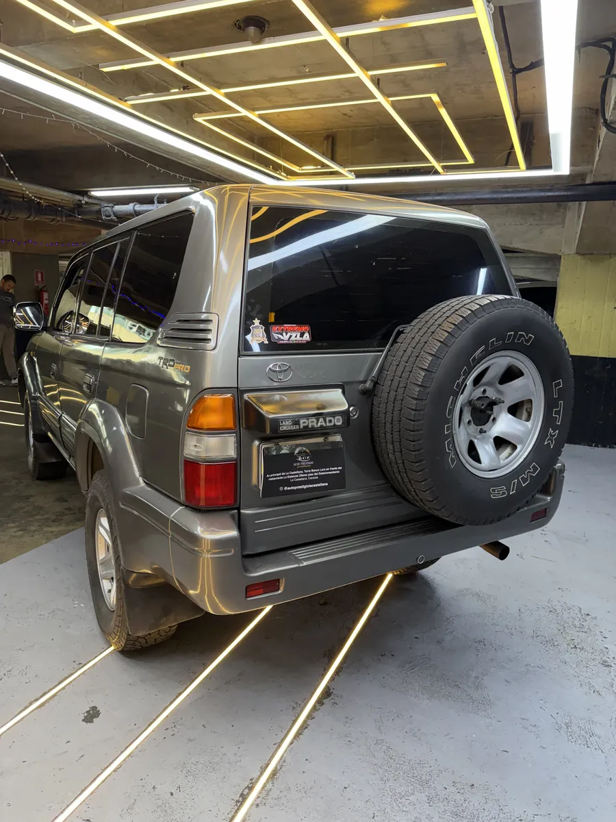 Toyota Land Cruiser Prado TRD PRO 2000 Gris Caracas