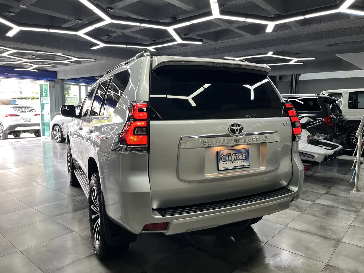 Toyota Land Cruiser Prado Vx 2022 Plateado Caracas