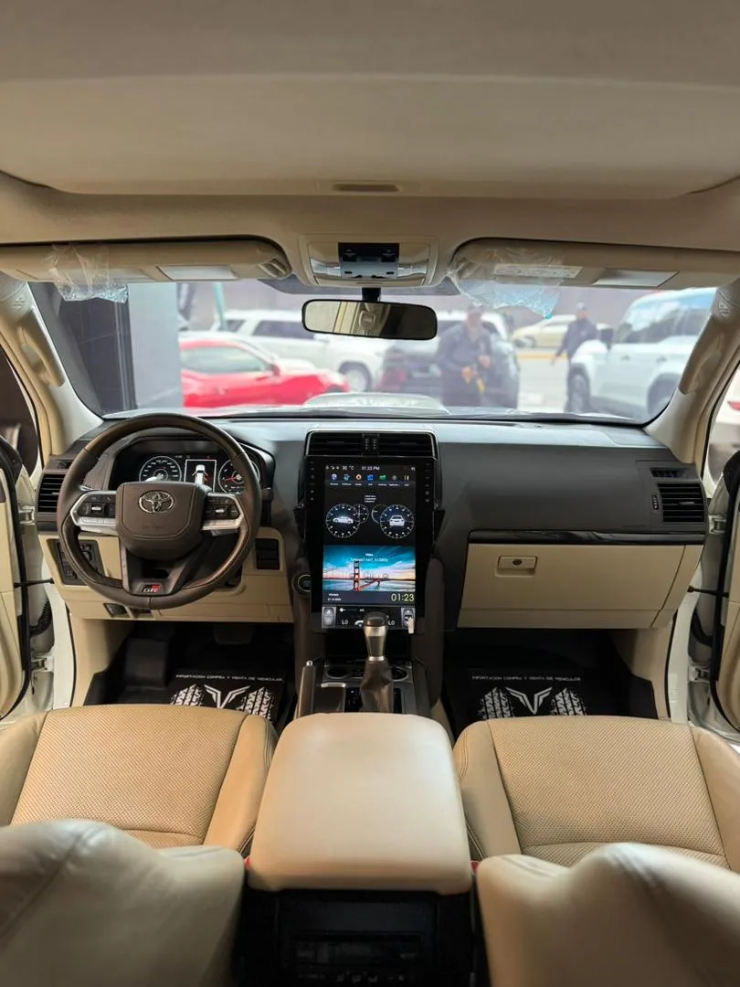 Toyota Land Cruiser Prado Vx 2022 blanco5
