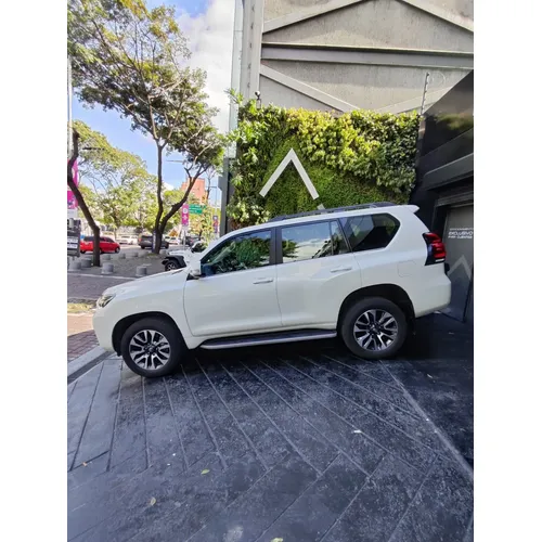 Toyota Land Cruiser Prado VX 2024 Blanco Caracas