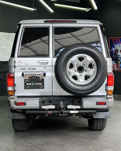 Toyota Land Cruiser 76 LX 2022 Plateado Caracas