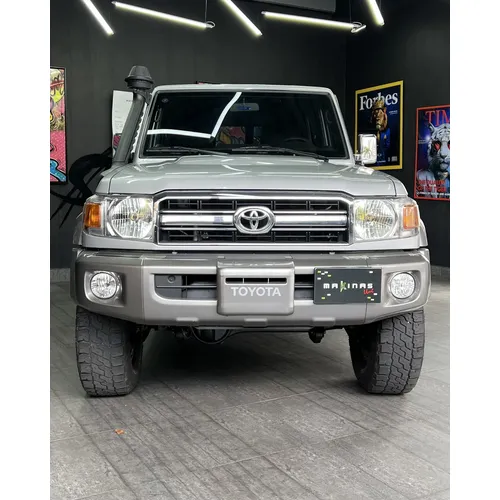 Toyota Land Cruiser 76 LX 2022 Plateado Caracas