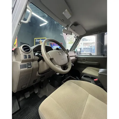 Toyota Land Cruiser 76 LX 2022 Plateado Caracas