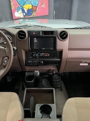 Toyota Land Cruiser 76 LX 2022 Plateado Caracas