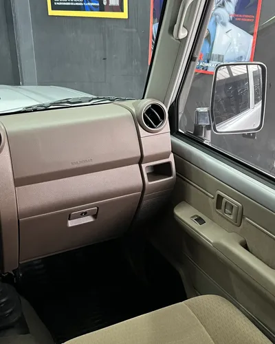 Toyota Land Cruiser 76 LX 2022 Plateado Caracas