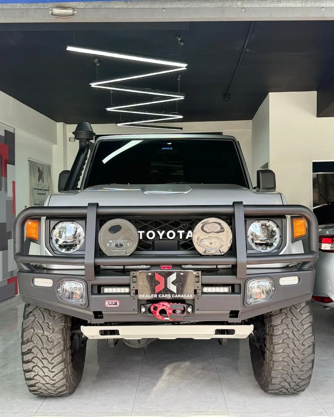 Toyota Land Cruiser S79 año 2024 Plata