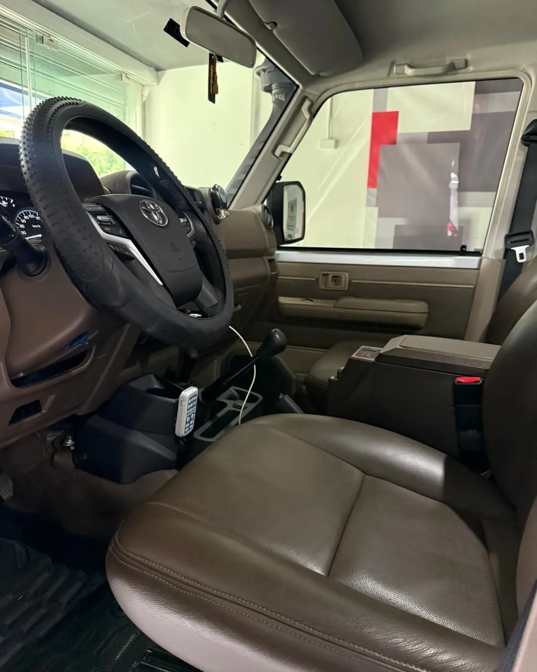 Toyota Land Cruiser S79 año 2024 Plata