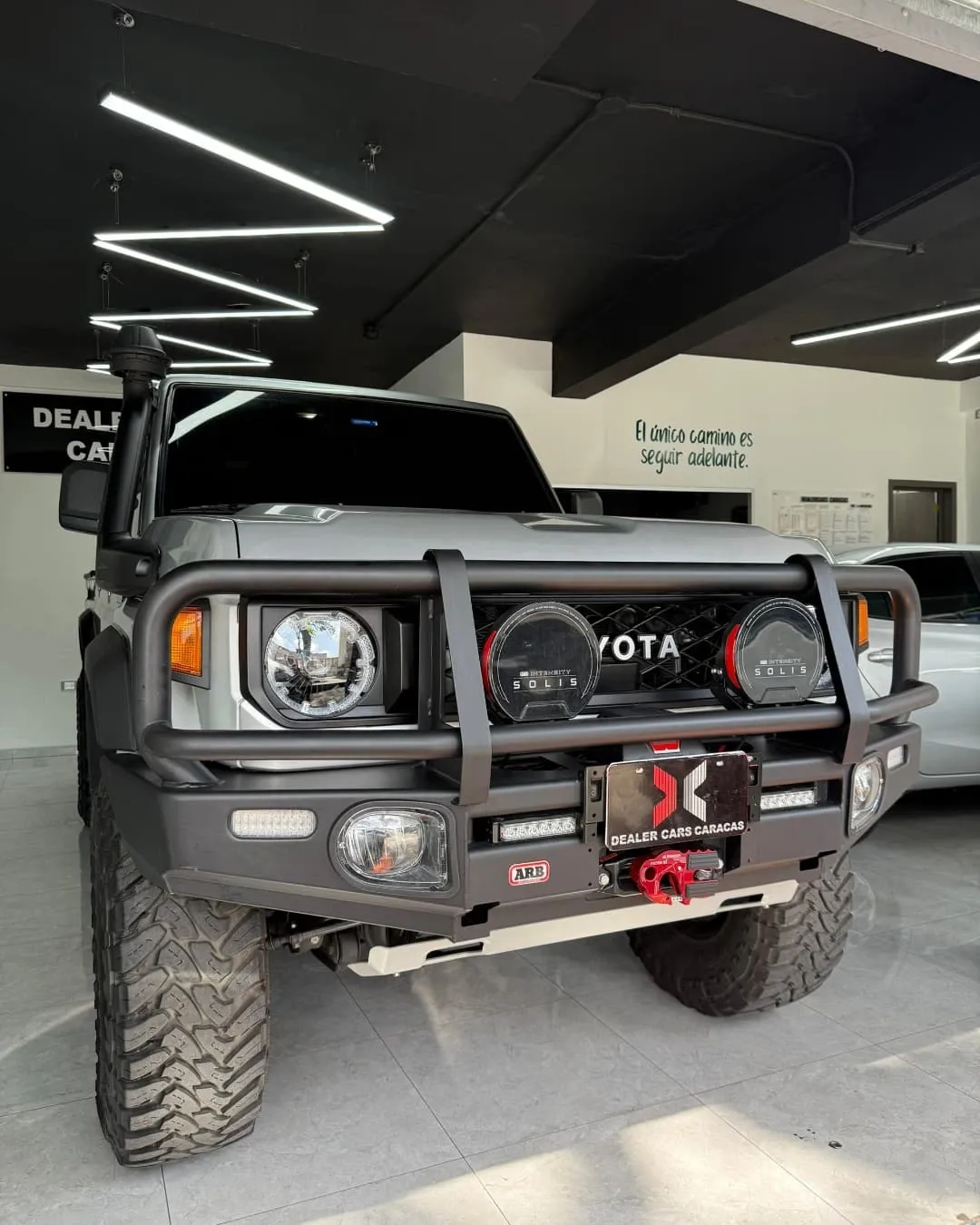 Toyota Land Cruiser S79 año 2024 Plata