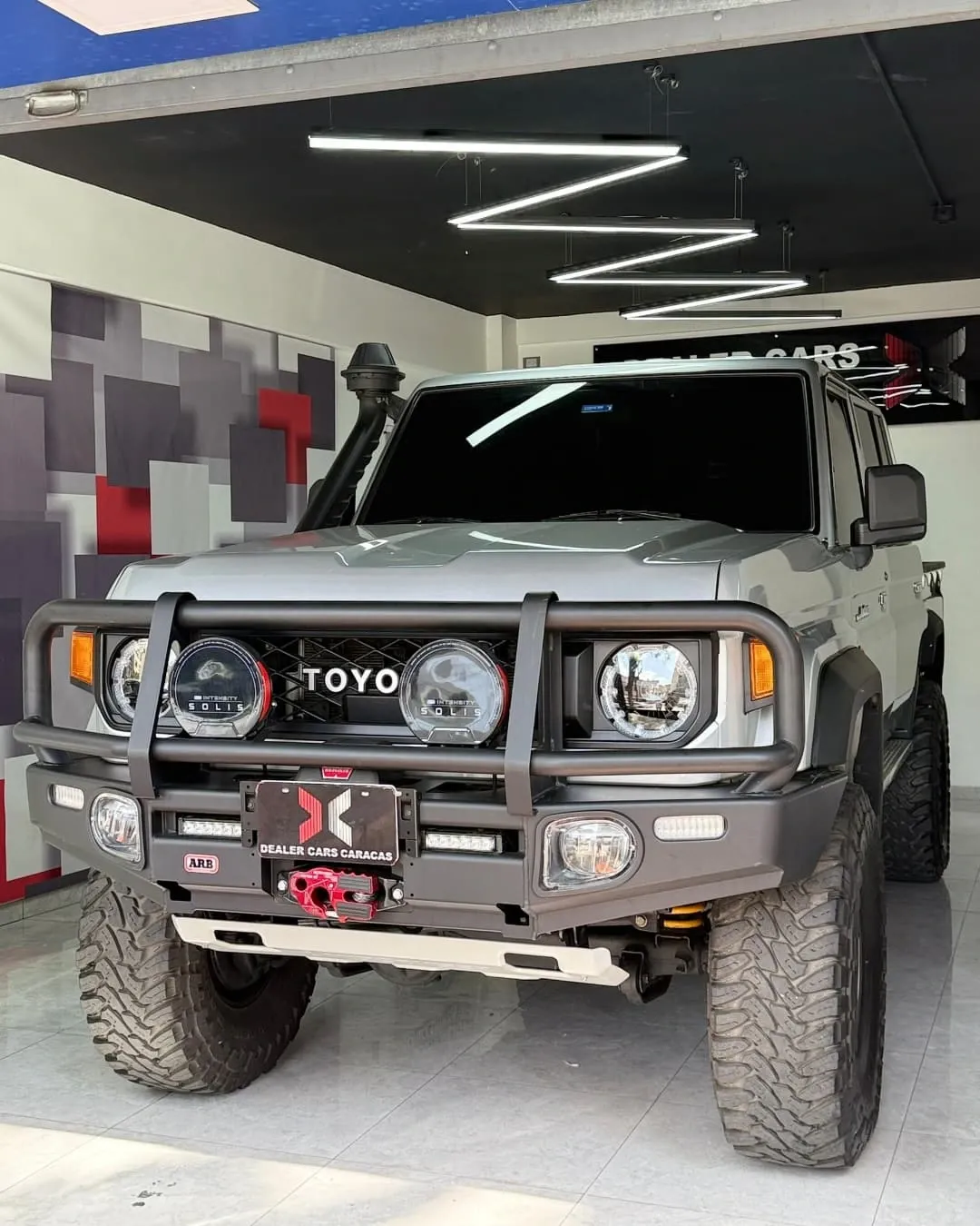 Toyota Land Cruiser S79 año 2024 Plata