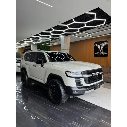 Toyota Land Cruiser 300 GR 2022 Blanco Caracas
