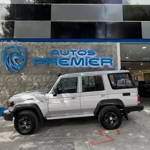 Toyota Land Cruiser 76 2026 Plateado Caracas