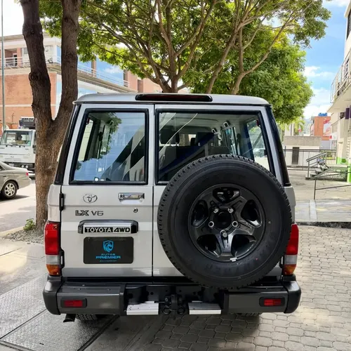 Toyota Land Cruiser 76 2026 Plateado Caracas