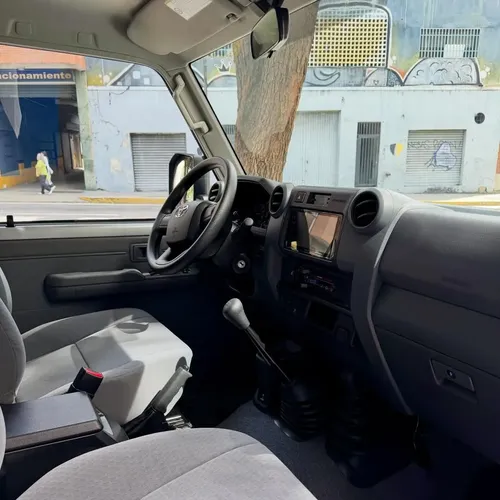Toyota Land Cruiser 76 2026 Plateado Caracas
