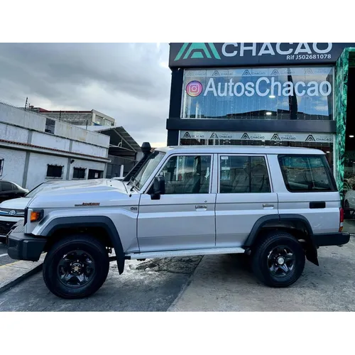 Toyota Land Cruiser 76 LX 2026 Plateado Caracas