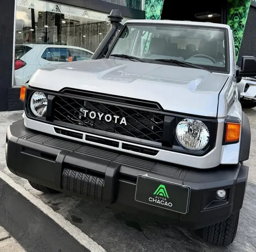 Toyota Land Cruiser 76 LX 2026 Plateado Caracas
