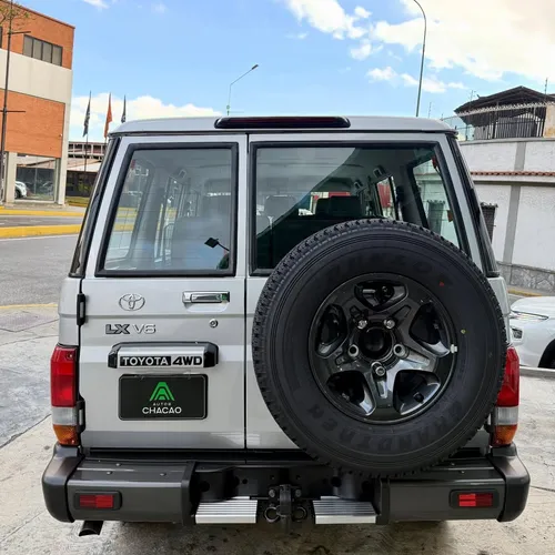 Toyota Land Cruiser 76 LX 2026 Plateado Caracas