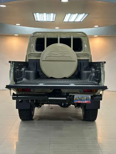 Toyota Land Cruiser 79 Hembrita 2025 Beige Caracas