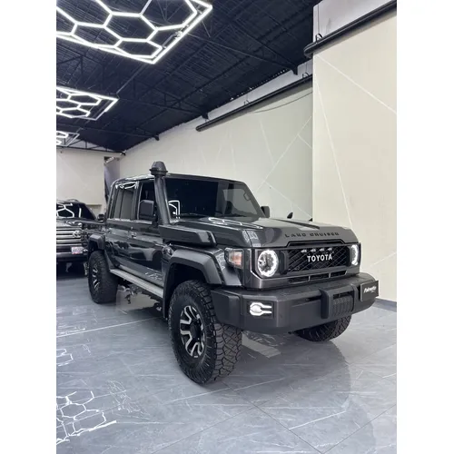 Toyota Land Cruiser 79 2024 Gris Caracas