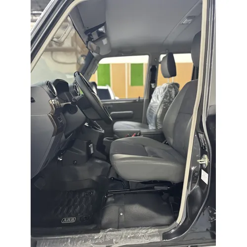 Toyota Land Cruiser 79 2024 Gris Caracas