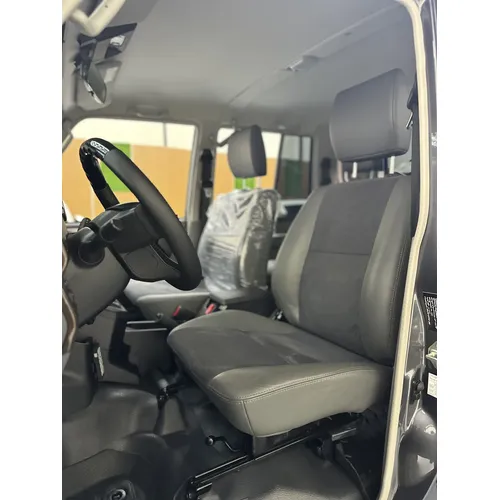 Toyota Land Cruiser 79 2024 Gris Caracas