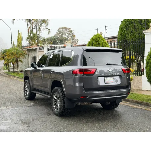 Toyota Land Cruiser VX 2024 Gris Caracas