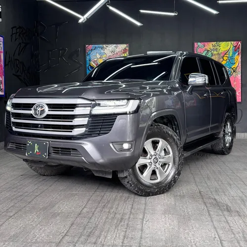 Toyota Land Cruiser 300 VX 2024 Gris Caracas