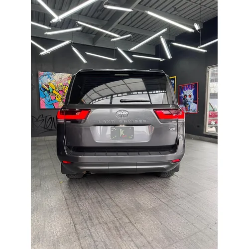 Toyota Land Cruiser 300 VX 2024 Gris Caracas