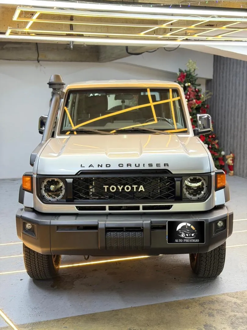 Toyota Land Cruiser 79 LX 2025 Plateado Caracas