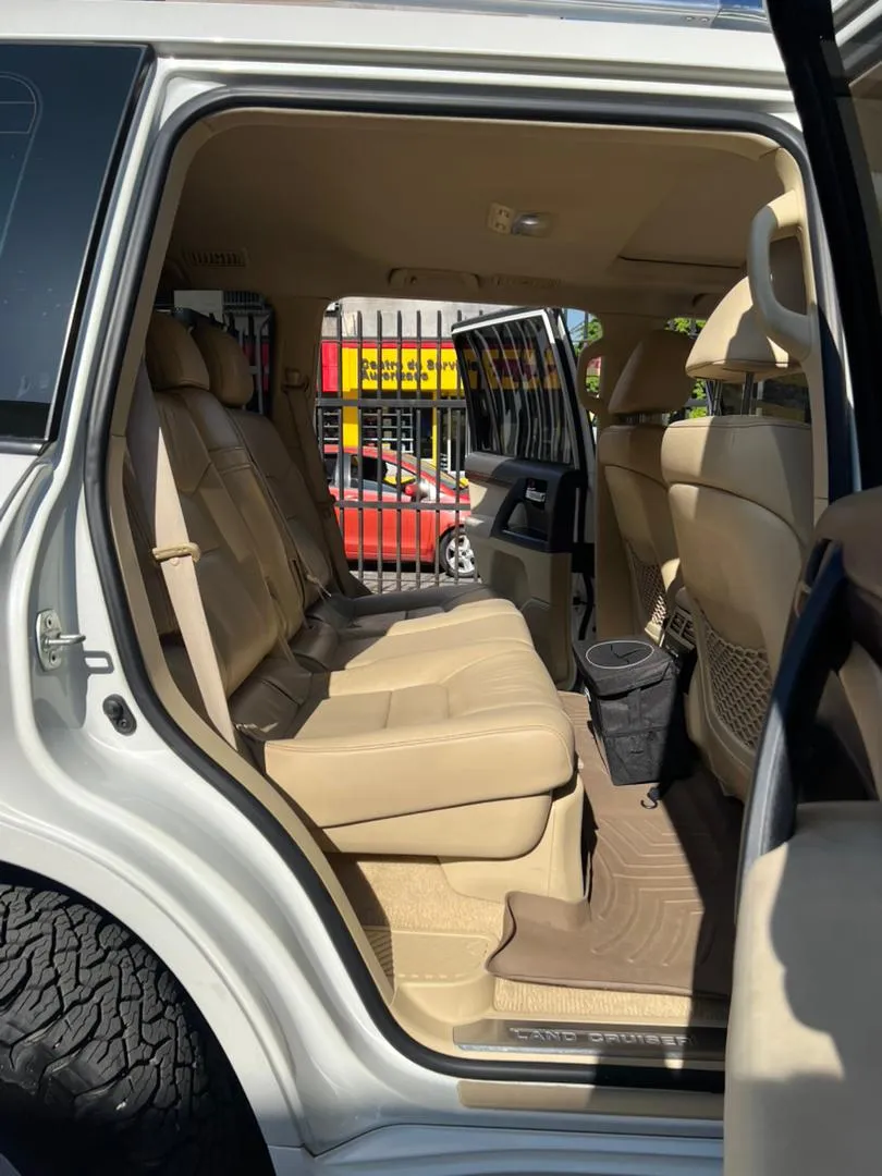Toyota Land cruiser 200 2017 blanca5