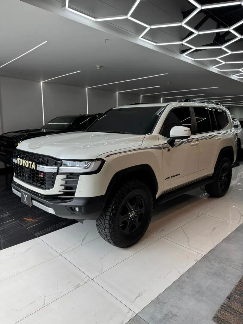 Toyota Land Cruiser 300 GR 2024 Blanco Caracas