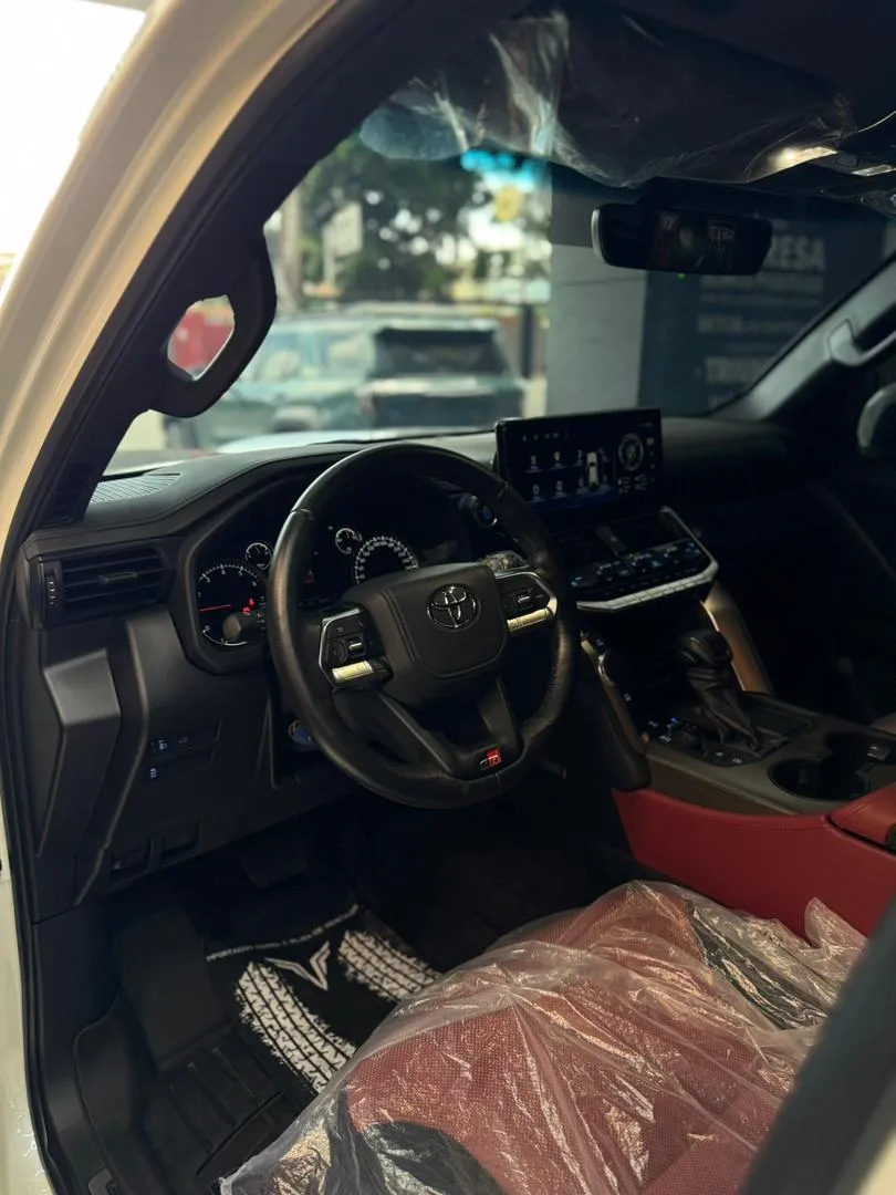 Toyota Land Cruiser 300 GR 2024 Blanco Caracas