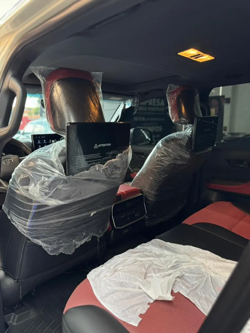 Toyota Land cruiser 300 GR 2024 blanco4