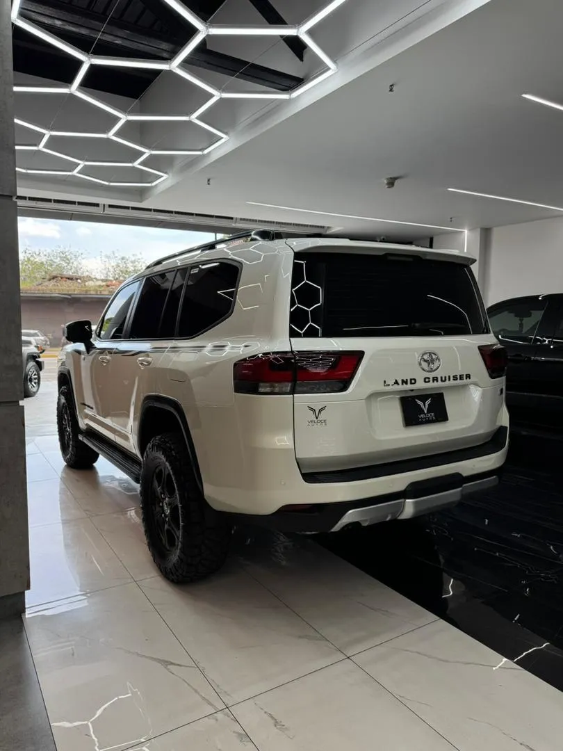 Toyota Land Cruiser 300 GR 2024 Blanco Caracas