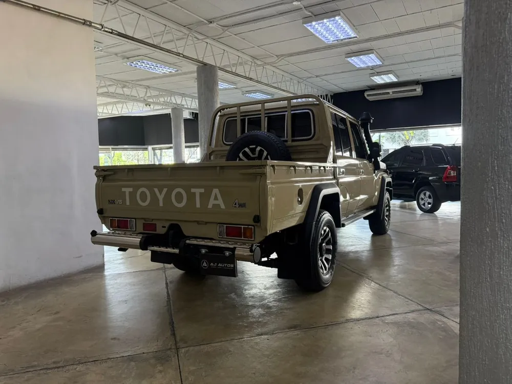 Toyota Land Cruiser 76 Hembrita 2024 Beige Valencia