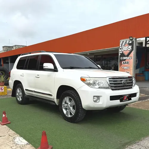 Toyota Land Cruiser 200 2014 Blanco Lechería