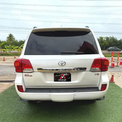 Toyota Land Cruiser 200 2014 Blanco Lechería