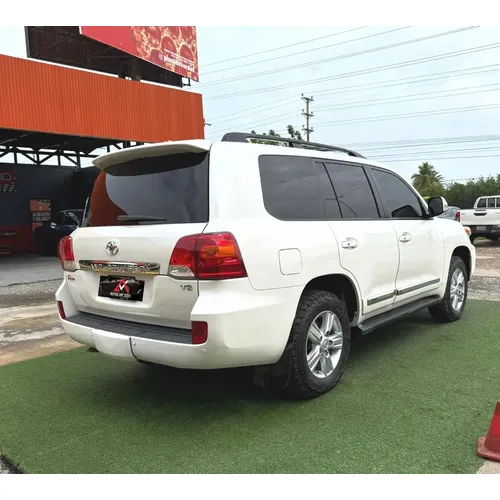 Toyota Land Cruiser 200 2014 Blanco Lechería